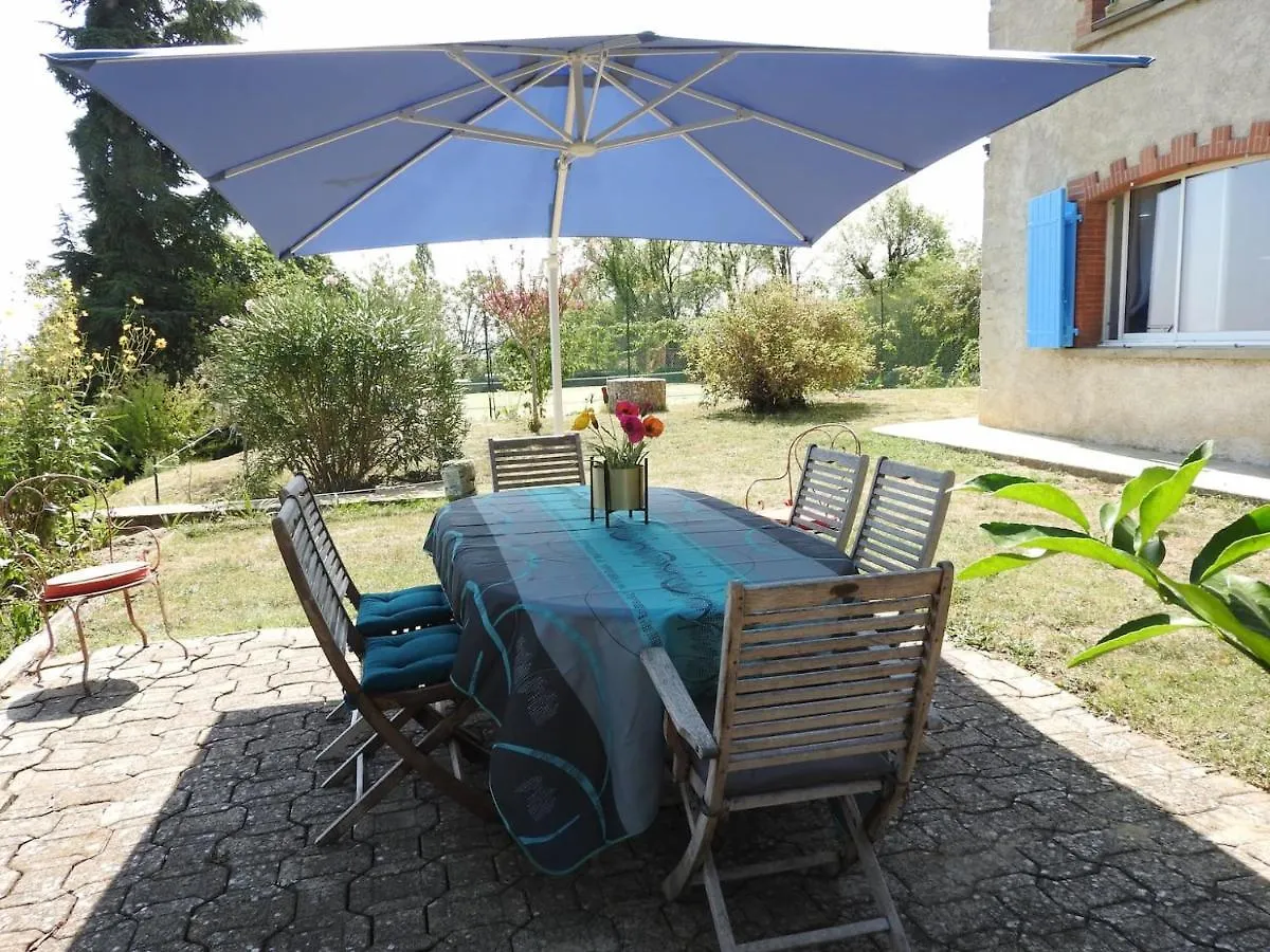 Couette-café Chambres d'Hôtes LA DAME FINES Puybegon
